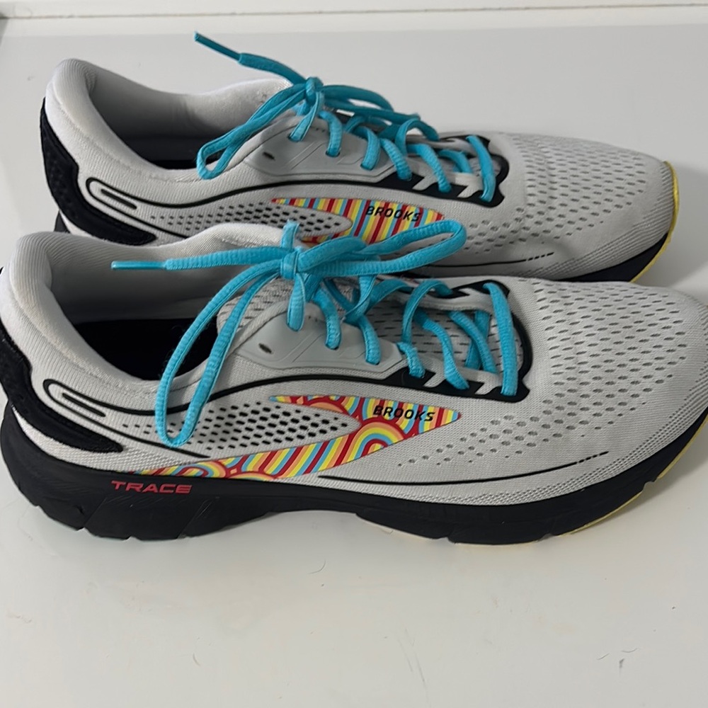 Limited Edition , perfect!!!!! Like new!!! Men’s Brooks Running Shoes